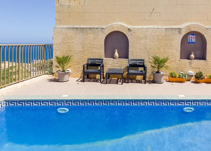 Haven With Private Pool And Sea Views Vakantiehuis