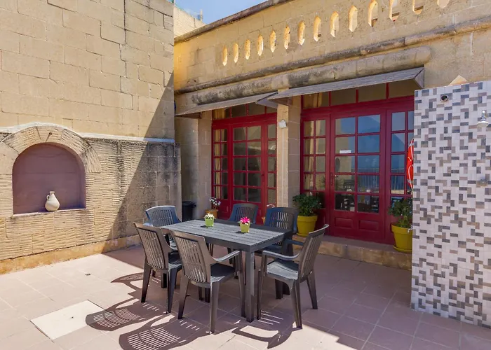 Haven With Private Pool And Sea Views Vakantiehuis